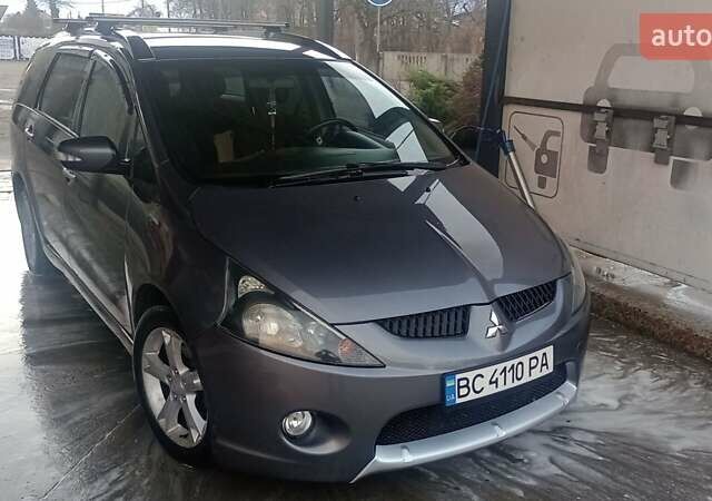 Сірий Міцубісі Грандіс, об'ємом двигуна 1.97 л та пробігом 287 тис. км за 6900 $, фото 1 на Automoto.ua