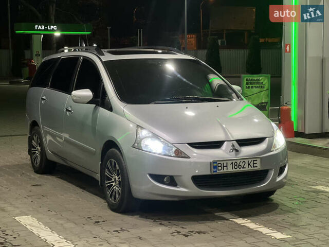 Сірий Міцубісі Грандіс, об'ємом двигуна 2.4 л та пробігом 280 тис. км за 6500 $, фото 1 на Automoto.ua