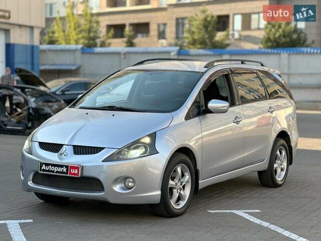 Серый Мицубиси Грандис, объемом двигателя 2.4 л и пробегом 201 тыс. км за 6990 $, фото 1 на Automoto.ua