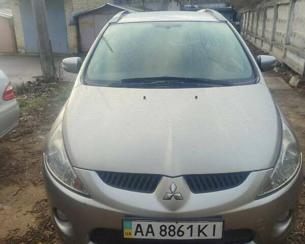 Сірий Міцубісі Грандіс, об'ємом двигуна 2.4 л та пробігом 366 тис. км за 7000 $, фото 1 на Automoto.ua