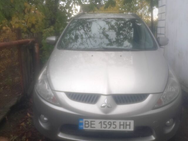 Серый Мицубиси Грандис, объемом двигателя 2.4 л и пробегом 200 тыс. км за 4000 $, фото 1 на Automoto.ua