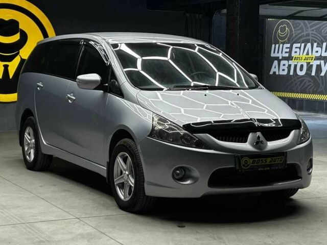 Сірий Міцубісі Грандіс, об'ємом двигуна 2.4 л та пробігом 274 тис. км за 8300 $, фото 1 на Automoto.ua