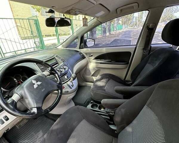 Серый Мицубиси Грандис, объемом двигателя 2.4 л и пробегом 415 тыс. км за 4800 $, фото 1 на Automoto.ua