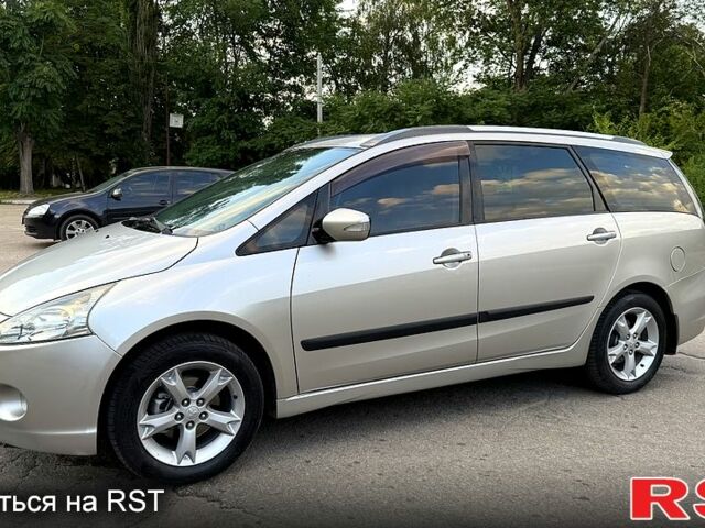 Серый Мицубиси Грандис, объемом двигателя 2.4 л и пробегом 93 тыс. км за 8800 $, фото 1 на Automoto.ua