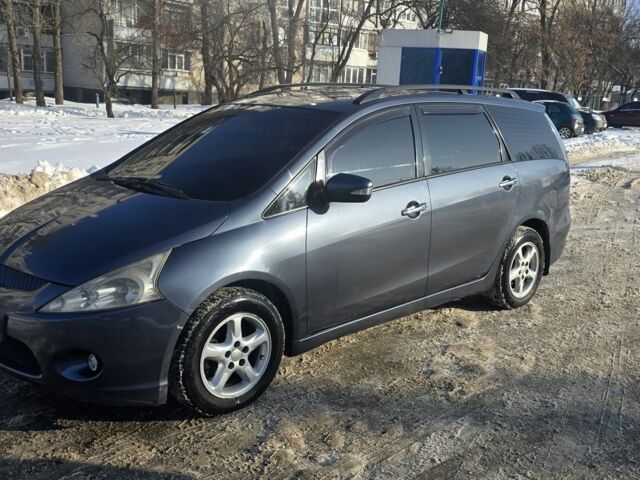 Сірий Міцубісі Грандіс, об'ємом двигуна 2.4 л та пробігом 345 тис. км за 4618 $, фото 1 на Automoto.ua
