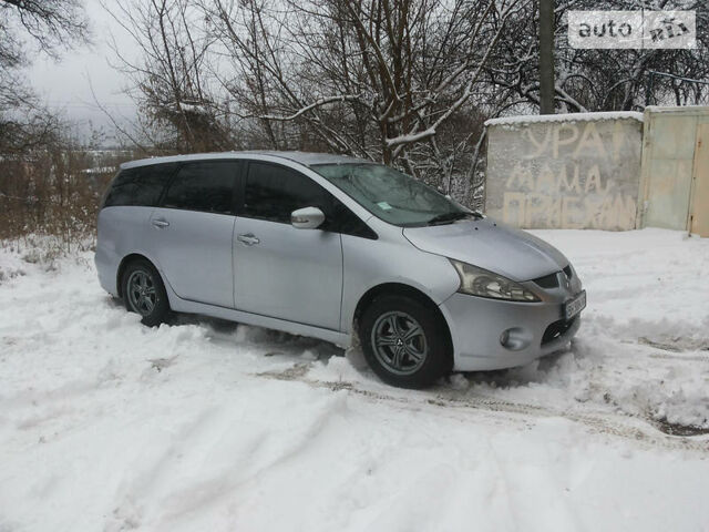 Сірий Міцубісі Грандіс, об'ємом двигуна 2.5 л та пробігом 170 тис. км за 9800 $, фото 1 на Automoto.ua