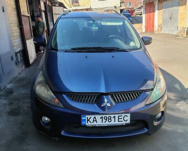 Синий Мицубиси Грандис, объемом двигателя 2.4 л и пробегом 380 тыс. км за 5700 $, фото 1 на Automoto.ua