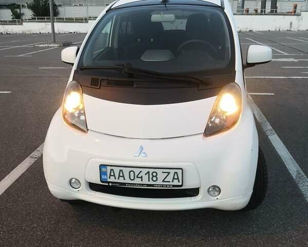 Белый Мицубиси И-Миев, объемом двигателя 0 л и пробегом 94 тыс. км за 4100 $, фото 1 на Automoto.ua