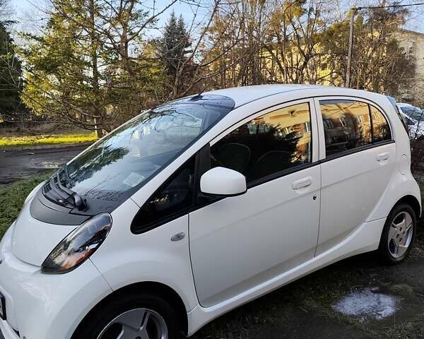 Белый Мицубиси И-Миев, объемом двигателя 0 л и пробегом 97 тыс. км за 3500 $, фото 1 на Automoto.ua