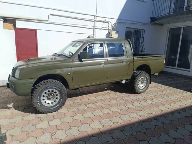 Белый Мицубиси Л 200, объемом двигателя 2.5 л и пробегом 275 тыс. км за 4700 $, фото 1 на Automoto.ua