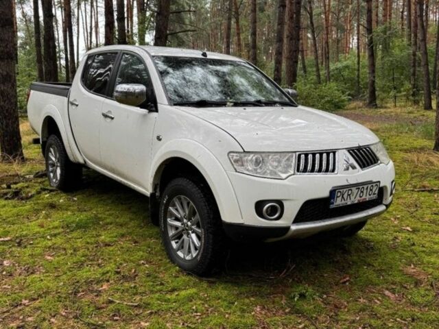 Білий Міцубісі Л 200, об'ємом двигуна 2.5 л та пробігом 257 тис. км за 4250 $, фото 1 на Automoto.ua