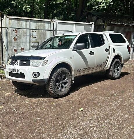 Білий Міцубісі Л 200, об'ємом двигуна 2.5 л та пробігом 175 тис. км за 7015 $, фото 1 на Automoto.ua