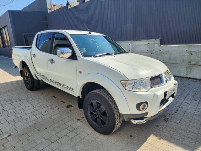 Білий Міцубісі Л 200, об'ємом двигуна 2.5 л та пробігом 166 тис. км за 8300 $, фото 1 на Automoto.ua