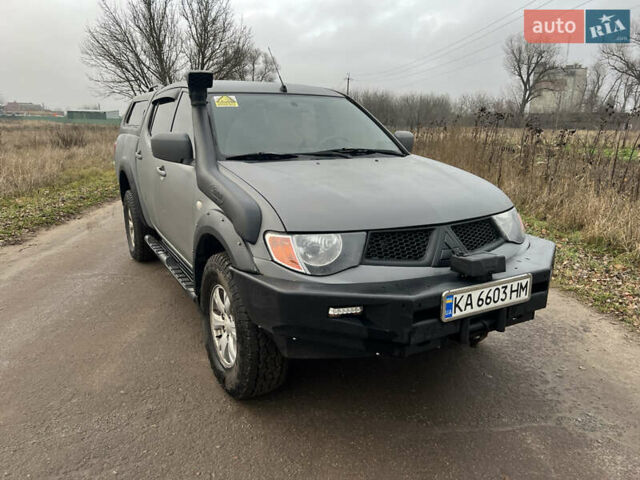 Білий Міцубісі Л 200, об'ємом двигуна 2.48 л та пробігом 324 тис. км за 13000 $, фото 1 на Automoto.ua