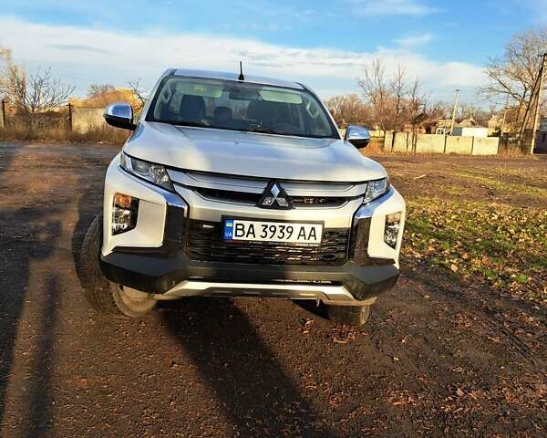 Білий Міцубісі Л 200, об'ємом двигуна 2.44 л та пробігом 56 тис. км за 28800 $, фото 1 на Automoto.ua