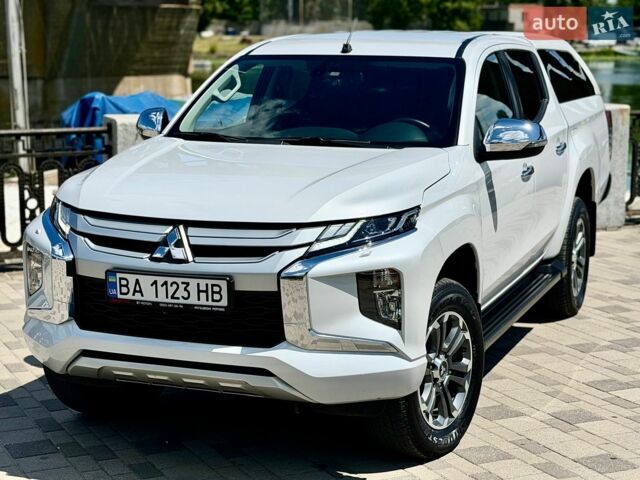 Білий Міцубісі Л 200, об'ємом двигуна 2.44 л та пробігом 48 тис. км за 36700 $, фото 1 на Automoto.ua