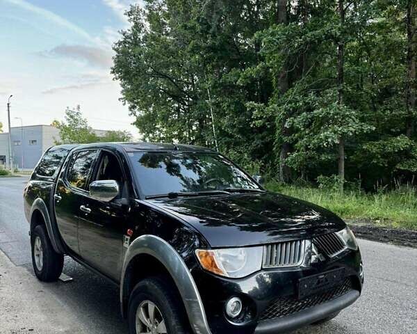 Чорний Міцубісі Л 200, об'ємом двигуна 2.5 л та пробігом 280 тис. км за 3200 $, фото 1 на Automoto.ua