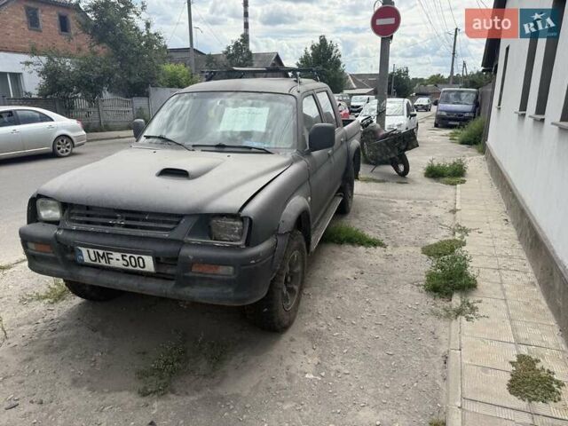 Черный Мицубиси Л 200, объемом двигателя 2.5 л и пробегом 250 тыс. км за 2500 $, фото 1 на Automoto.ua