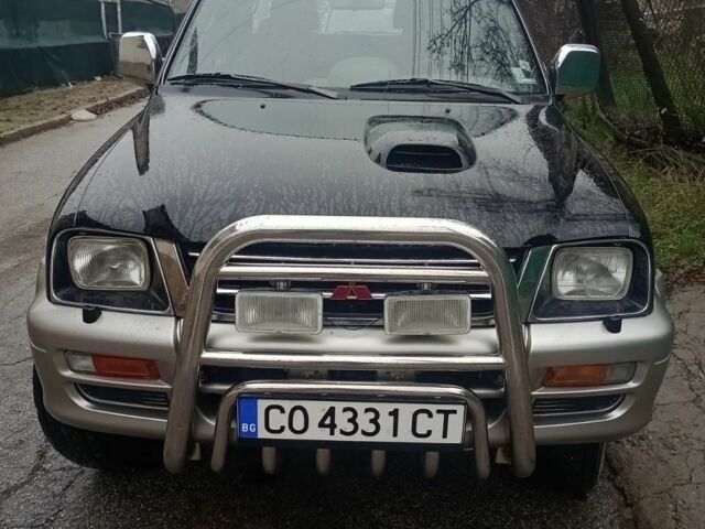 Черный Мицубиси Л 200, объемом двигателя 2.5 л и пробегом 280 тыс. км за 2400 $, фото 1 на Automoto.ua