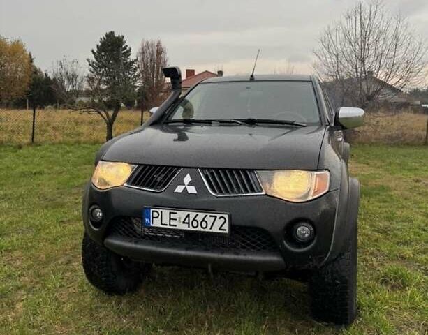 Черный Мицубиси Л 200, объемом двигателя 2.5 л и пробегом 236 тыс. км за 3700 $, фото 1 на Automoto.ua