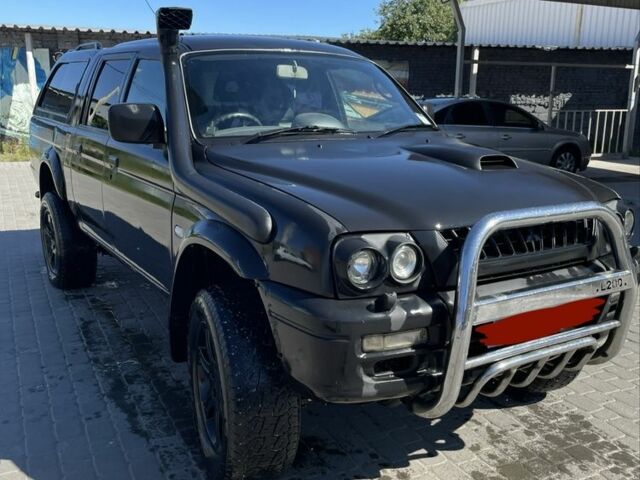 Черный Мицубиси Л 200, объемом двигателя 2.5 л и пробегом 220 тыс. км за 5299 $, фото 1 на Automoto.ua