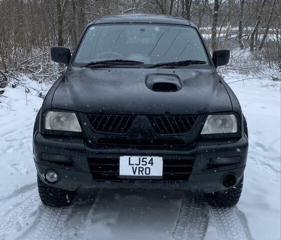 Черный Мицубиси Л 200, объемом двигателя 0 л и пробегом 160 тыс. км за 7594 $, фото 1 на Automoto.ua