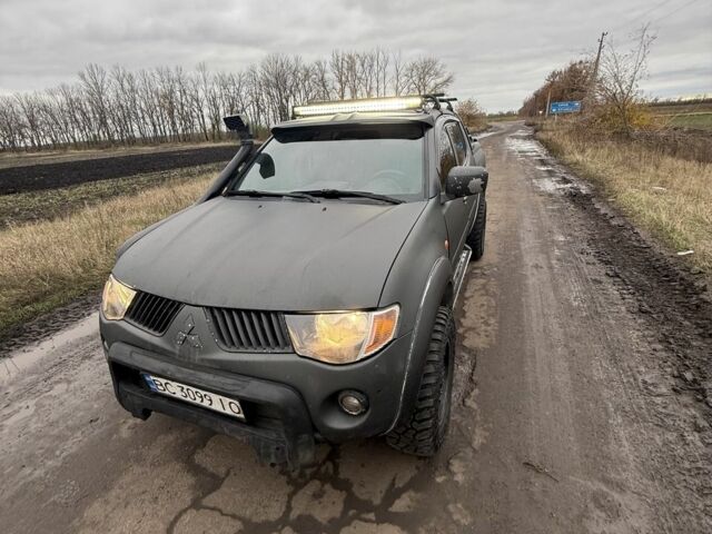 Чорний Міцубісі Л 200, об'ємом двигуна 2.5 л та пробігом 500 тис. км за 9300 $, фото 1 на Automoto.ua