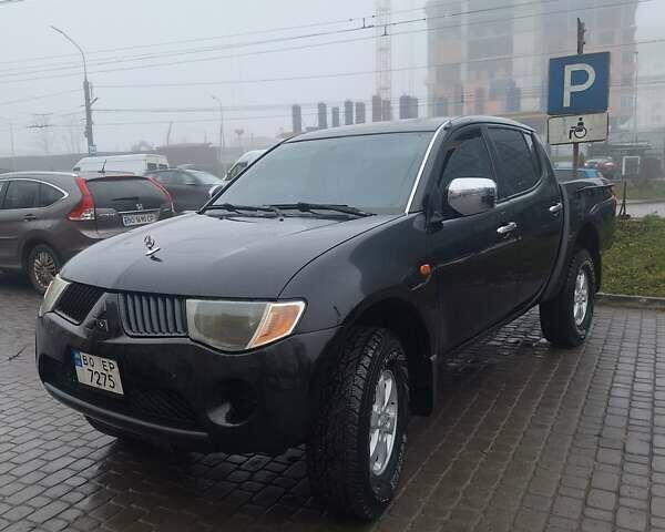 Черный Мицубиси Л 200, объемом двигателя 2.48 л и пробегом 224 тыс. км за 11500 $, фото 1 на Automoto.ua