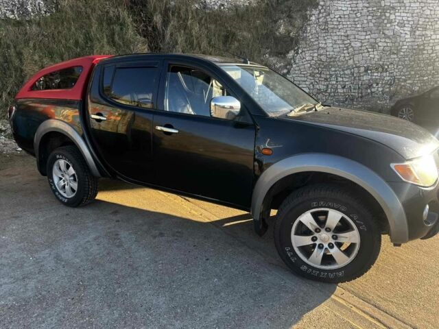 Черный Мицубиси Л 200, объемом двигателя 2 л и пробегом 209 тыс. км за 5803 $, фото 1 на Automoto.ua