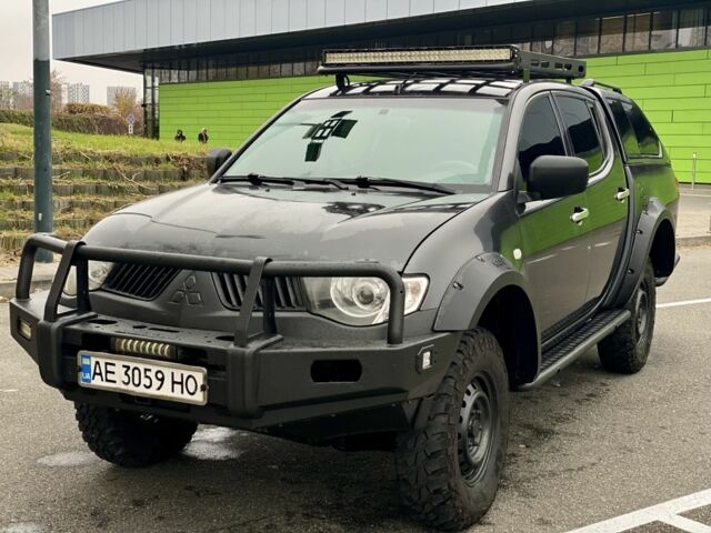 Черный Мицубиси Л 200, объемом двигателя 2.5 л и пробегом 185 тыс. км за 13500 $, фото 1 на Automoto.ua