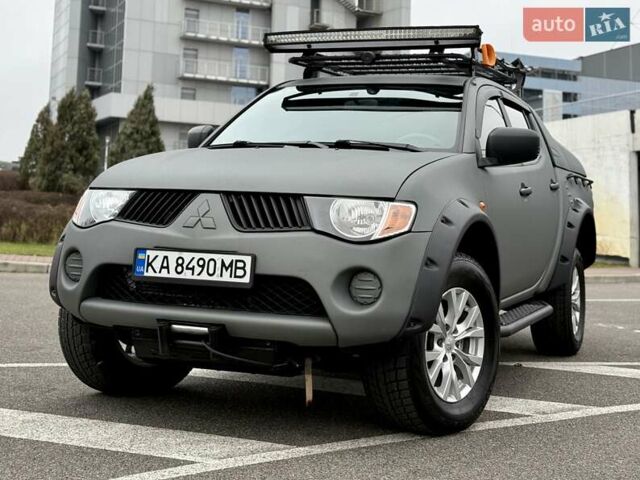 Черный Мицубиси Л 200, объемом двигателя 2.48 л и пробегом 232 тыс. км за 13900 $, фото 1 на Automoto.ua