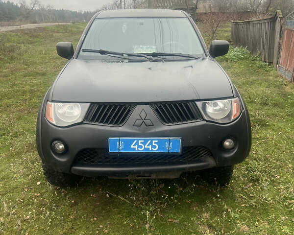 Черный Мицубиси Л 200, объемом двигателя 2.5 л и пробегом 287 тыс. км за 9000 $, фото 1 на Automoto.ua
