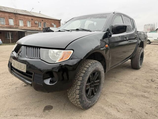 Черный Мицубиси Л 200, объемом двигателя 2.5 л и пробегом 267 тыс. км за 6500 $, фото 1 на Automoto.ua
