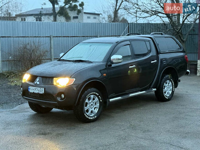 Черный Мицубиси Л 200, объемом двигателя 2.5 л и пробегом 199 тыс. км за 11800 $, фото 1 на Automoto.ua