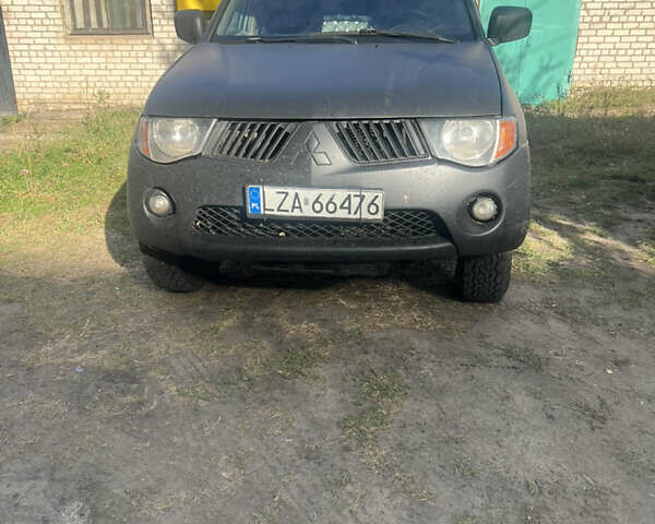 Міцубісі Л 200 2007 у Павлограде на Automoto.ua Чорний Міцубісі Л 200, об'ємом двигуна 2.5 л та пробігом 287 тис. км за 8500 $, фото 1 на Automoto.ua