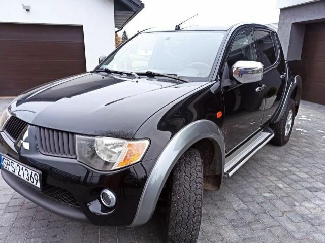 Черный Мицубиси Л 200, объемом двигателя 2.5 л и пробегом 270 тыс. км за 3424 $, фото 1 на Automoto.ua