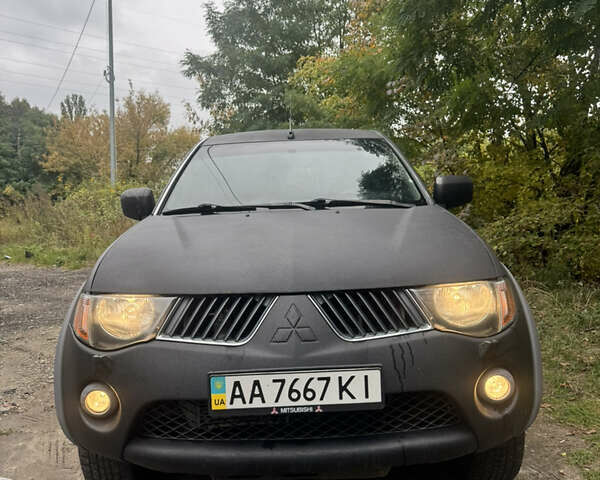 Чорний Міцубісі Л 200, об'ємом двигуна 2.48 л та пробігом 260 тис. км за 11500 $, фото 1 на Automoto.ua