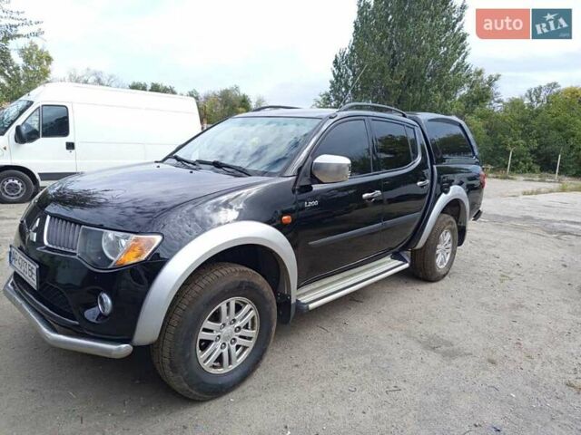 Чорний Міцубісі Л 200, об'ємом двигуна 2.5 л та пробігом 285 тис. км за 15000 $, фото 1 на Automoto.ua