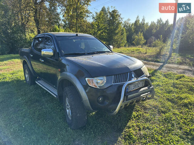 Черный Мицубиси Л 200, объемом двигателя 2.48 л и пробегом 320 тыс. км за 7500 $, фото 1 на Automoto.ua