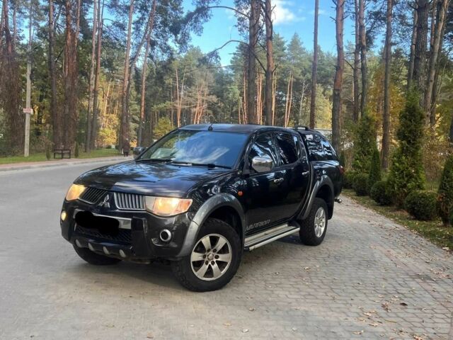 Черный Мицубиси Л 200, объемом двигателя 2.5 л и пробегом 180 тыс. км за 7200 $, фото 1 на Automoto.ua