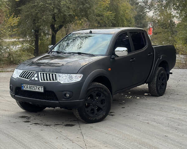 Чорний Міцубісі Л 200, об'ємом двигуна 2.48 л та пробігом 360 тис. км за 13500 $, фото 1 на Automoto.ua