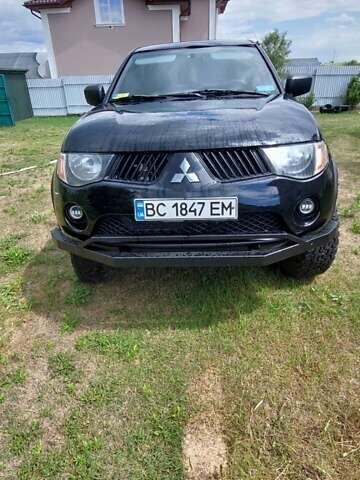 Черный Мицубиси Л 200, объемом двигателя 2.48 л и пробегом 392 тыс. км за 15500 $, фото 1 на Automoto.ua