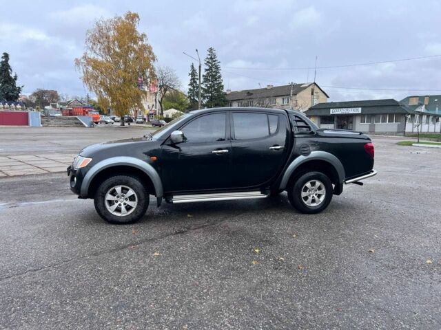 Чорний Міцубісі Л 200, об'ємом двигуна 2.5 л та пробігом 302 тис. км за 12500 $, фото 1 на Automoto.ua