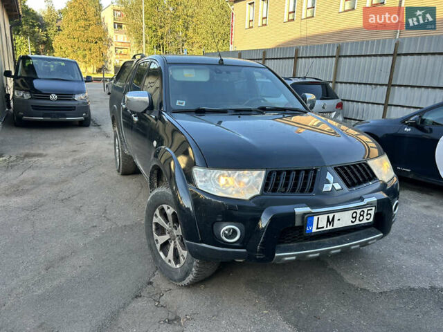 Чорний Міцубісі Л 200, об'ємом двигуна 2.5 л та пробігом 305 тис. км за 10624 $, фото 1 на Automoto.ua