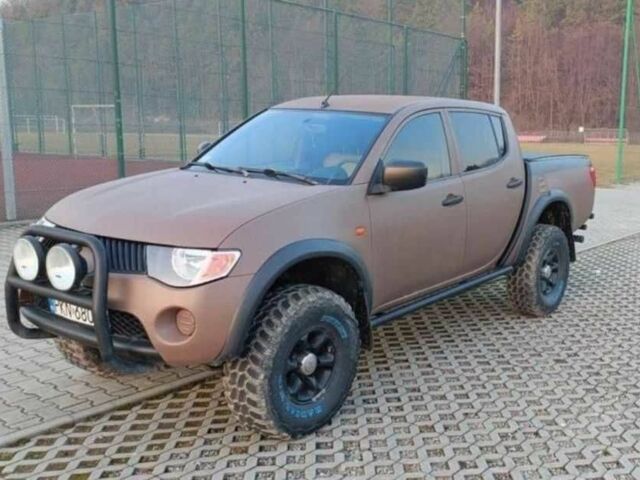 Коричневый Мицубиси Л 200, объемом двигателя 2.5 л и пробегом 273 тыс. км за 4200 $, фото 1 на Automoto.ua