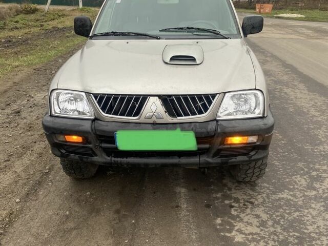 Сірий Міцубісі Л 200, об'ємом двигуна 2.5 л та пробігом 300 тис. км за 5500 $, фото 1 на Automoto.ua
