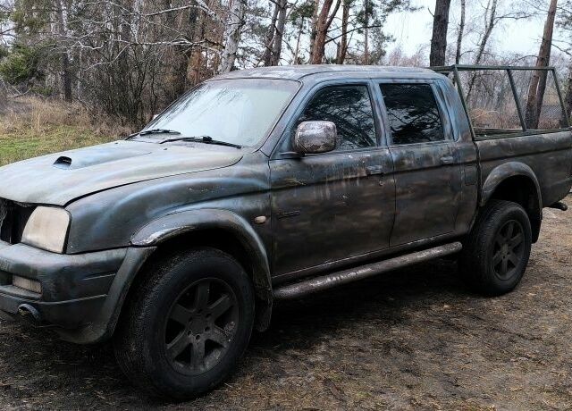 Серый Мицубиси Л 200, объемом двигателя 0 л и пробегом 1000 тыс. км за 4900 $, фото 1 на Automoto.ua