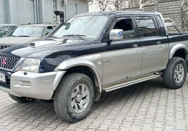 Серый Мицубиси Л 200, объемом двигателя 2.5 л и пробегом 288 тыс. км за 4488 $, фото 1 на Automoto.ua