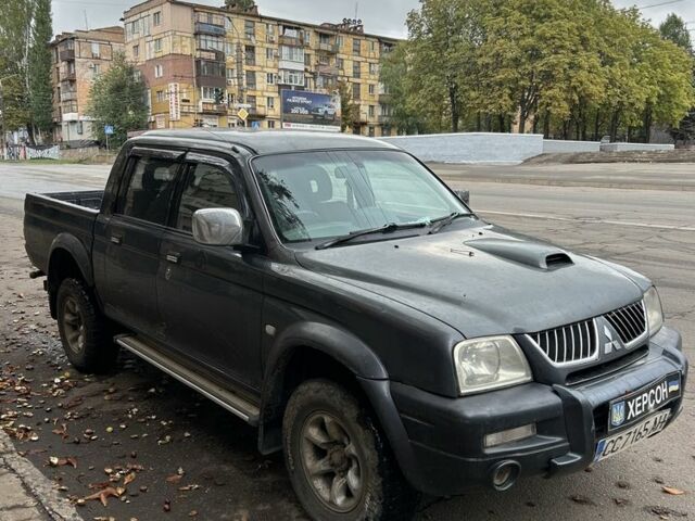Серый Мицубиси Л 200, объемом двигателя 2.5 л и пробегом 280 тыс. км за 3500 $, фото 1 на Automoto.ua
