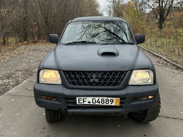 Сірий Міцубісі Л 200, об'ємом двигуна 2.5 л та пробігом 200 тис. км за 3650 $, фото 1 на Automoto.ua
